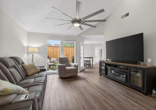 Photo 4 of Sale Pending at 10923 Gable Cir, Dallas, TX 75229 | MLS# 21286933 | Listing updated on 2026-07-31