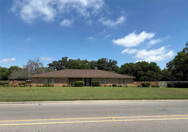 Photo 2 of Single family home for sale at 1210 W Westhill Dr, Cleburne, TX 76033 | MLS# 21294265 | Listing updated on 2026-09-09