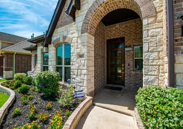 Photo 2 of Single family home for sale at 505 Livia St, Burleson, TX 76028 | MLS# 21282079 | Listing updated on 2026-09-09