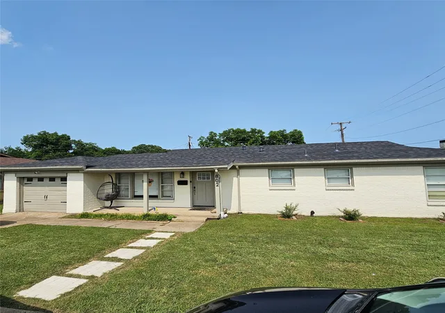 Photo 4 of Single family home for sale at 802 Brown Trl, Bedford, TX 76022 | MLS# 21292469 | Listing updated on 2026-07-31