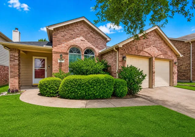 Photo 1 of Single family home for sale at 2110 Athabasca Falls Dr, Anna, TX 75409 | MLS# 21293858 | Listing updated on 2026-07-30