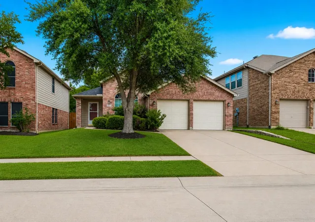 Photo 2 of Single family home for sale at 2110 Athabasca Falls Dr, Anna, TX 75409 | MLS# 21293858 | Listing updated on 2026-07-30