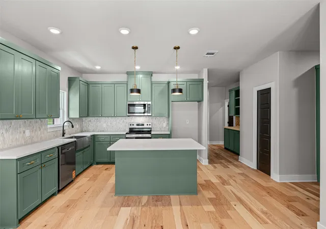 Photo 3 of Single family home for sale at 1010 Mustang Trl, Granbury, TX 76049 | MLS# 21294374 | Listing updated on 2026-08-02