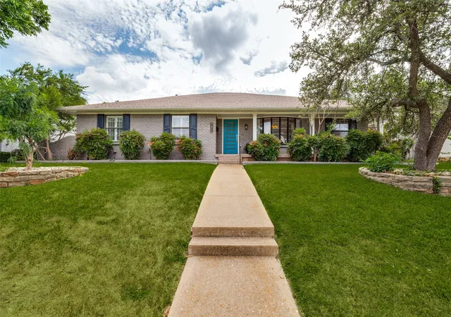 Photo 3 of Single family home for sale at 9421 Meadowknoll Dr, Dallas, TX 75243 | MLS# 21290465 | Listing updated on 2026-09-13