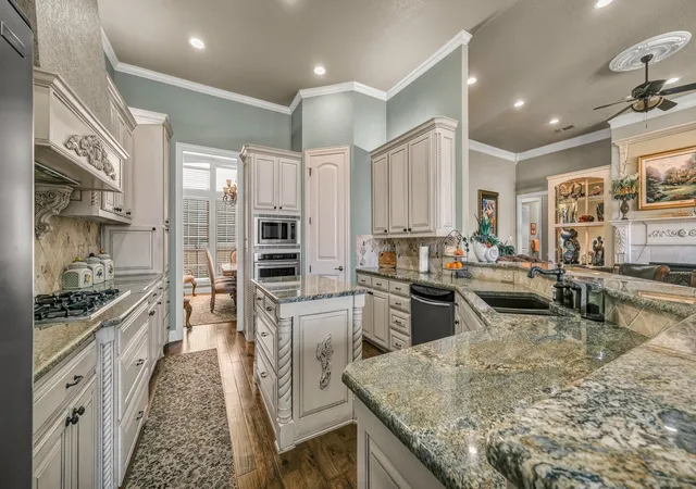 Photo 3 of Single family home for sale at 115 Autumn Springs Ct, Weatherford, TX 76087 | MLS# 21293745 | Listing updated on 2026-09-10