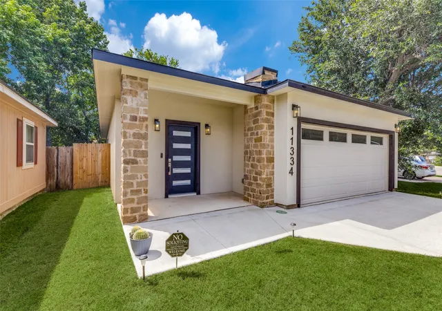Photo 2 of Sale Pending at 11334 Golden Triangle Cir, Fort Worth, TX 76244 | MLS# 21292377 | Listing updated on 2026-09-10