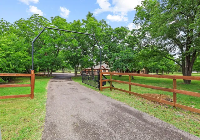 Photo 3 of Single family home for sale at 10024 Slater Creek Rd, Anna, TX 75409 | MLS# 21285338 | Listing updated on 2026-09-27