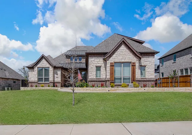 Photo 1 of Sale Pending at 1214 Woodside Dr, Mansfield, TX 76063 | MLS# 21294699 | Listing updated on 2026-09-16