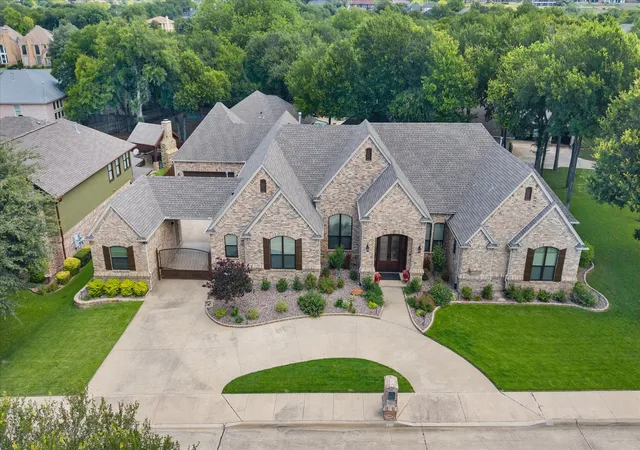 Photo 3 of Single family home for sale at 8450 Waterfront Ct, Fort Worth, TX 76179 | MLS# 21291008 | Listing updated on 2026-09-09