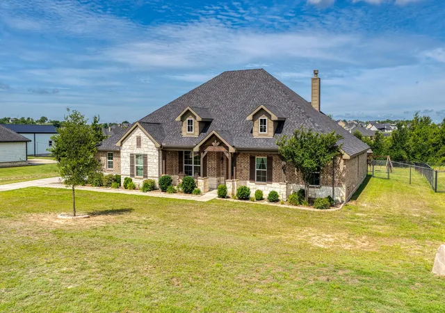 Photo 2 of Single family home for sale at 1021 Boulder Rd, Weatherford, TX 76085 | MLS# 21294274 | Listing updated on 2026-09-09