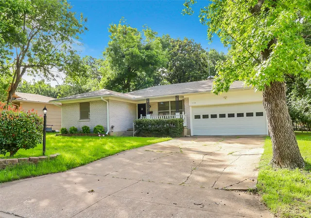 Photo 1 of Single family home for sale at 1118 W Mcgee St, Sherman, TX 75092 | MLS# 21294870 | Listing updated on 2026-09-14