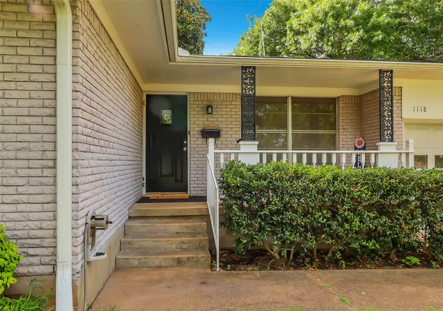 Photo 2 of Single family home for sale at 1118 W Mcgee St, Sherman, TX 75092 | MLS# 21294870 | Listing updated on 2026-09-14