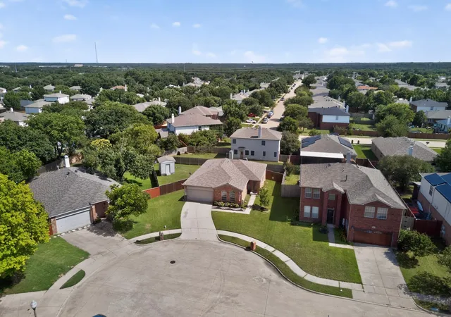 Photo 2 of Sale Pending at 1816 Marble Cove Ln, Denton, TX 76210 | MLS# 21294570 | Listing updated on 2026-09-09