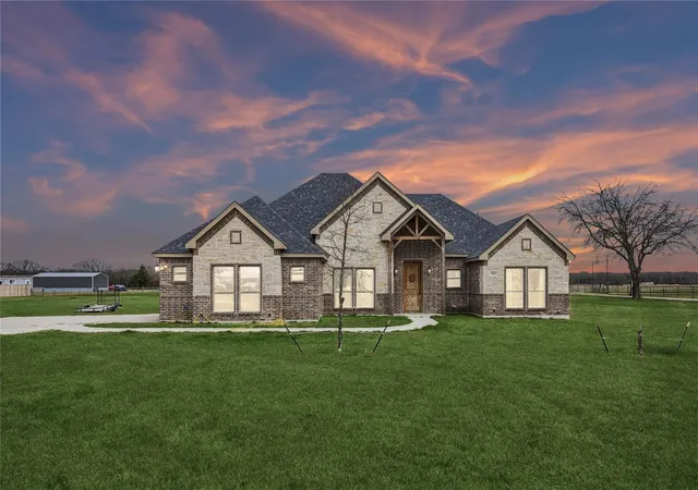 Photo 1 of Single family home for sale at 6465 Shady Acres Ln, Quinlan, TX 75474 | MLS# 21294874 | Listing updated on 2026-09-15