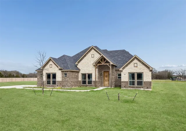 Photo 2 of Single family home for sale at 6465 Shady Acres Ln, Quinlan, TX 75474 | MLS# 21294874 | Listing updated on 2026-09-15