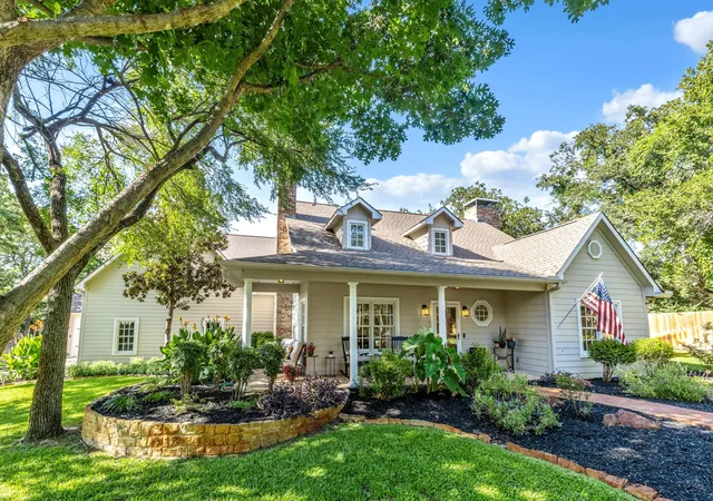 Photo 2 of Single family home for sale at 1020 Oak View Dr, Little Elm, TX 75068 | MLS# 21293845 | Listing updated on 2026-07-31