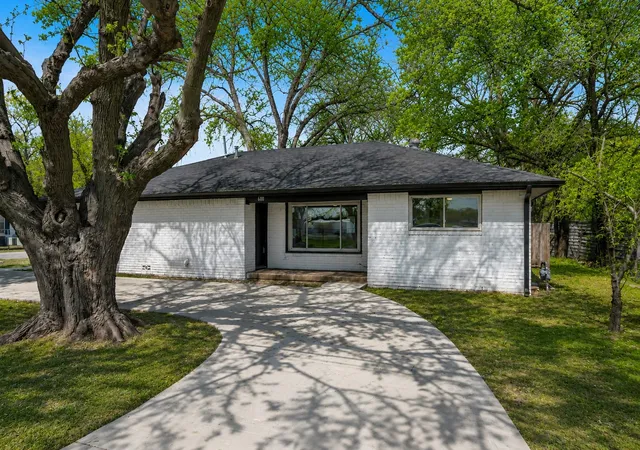 Photo 2 of Single family home for sale at 600 N Mill St, Bowie, TX 76230 | MLS# 21281090 | Listing updated on 2026-09-13
