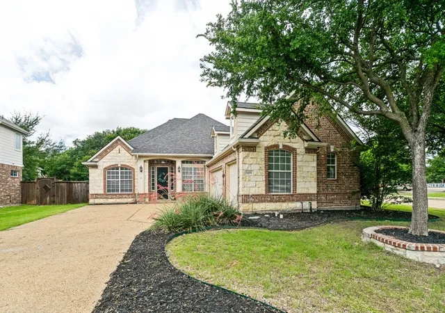 Photo 2 of Single family home for sale at 9499 Blackthorn Trl, Frisco, TX 75033 | MLS# 21283203 | Listing updated on 2026-09-13