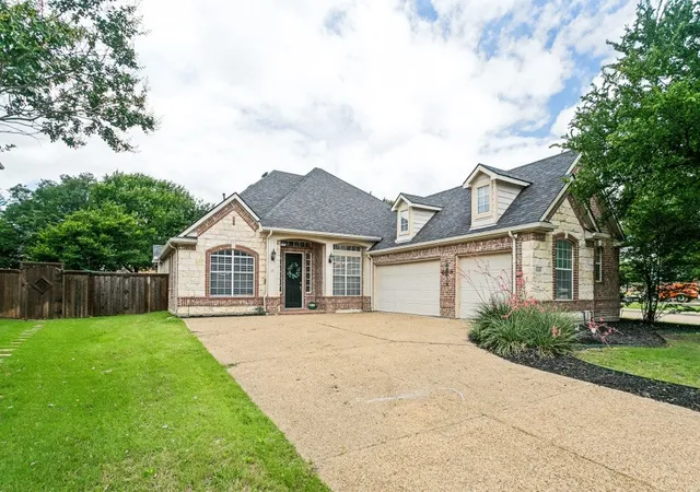 Photo 3 of Single family home for sale at 9499 Blackthorn Trl, Frisco, TX 75033 | MLS# 21283203 | Listing updated on 2026-09-13