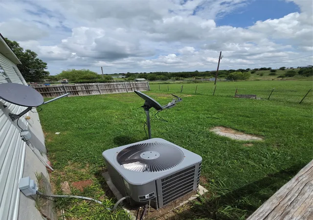 Photo 3 of Manufactured home for sale at 389 Hilltop Trl, Rhome, TX 76078 | MLS# 21295561 | Listing updated on 2026-09-14