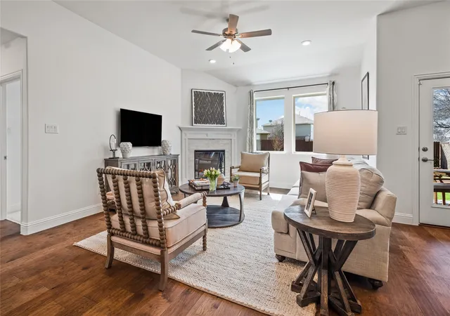 Photo 3 of Single family home for sale at 829 Birdie Dr, Little Elm, TX 75068 | MLS# 21295594 | Listing updated on 2026-09-03