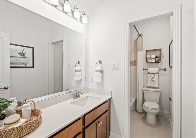 Photo 4 of Single family home for sale at 829 Birdie Dr, Little Elm, TX 75068 | MLS# 21295594 | Listing updated on 2026-09-03