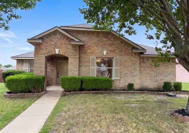 Photo 1 of Single family home for sale at 111 Forest Park Ln, Red Oak, TX 75154 | MLS# 21295619 | Listing updated on 2026-09-25