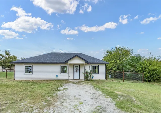 Photo 1 of Single family home for sale at 106 Edith St, Bowie, TX 76230 | MLS# 21295521 | Listing updated on 2026-09-09