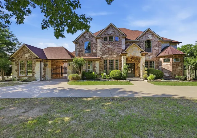 Photo 1 of Sale Pending at 2056 Willow Bend Dr, Red Oak, TX 75154 | MLS# 21266633 | Listing updated on 2026-09-26