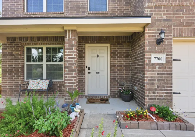 Photo 3 of Sale Pending at 7700 Spritsail Ln, Fort Worth, TX 76179 | MLS# 21295711 | Listing updated on 2026-09-08