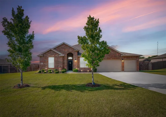 Photo 1 of Single family home for sale at 304 Amber Ln, Nevada, TX 75173 | MLS# 21295760 | Listing updated on 2026-09-21