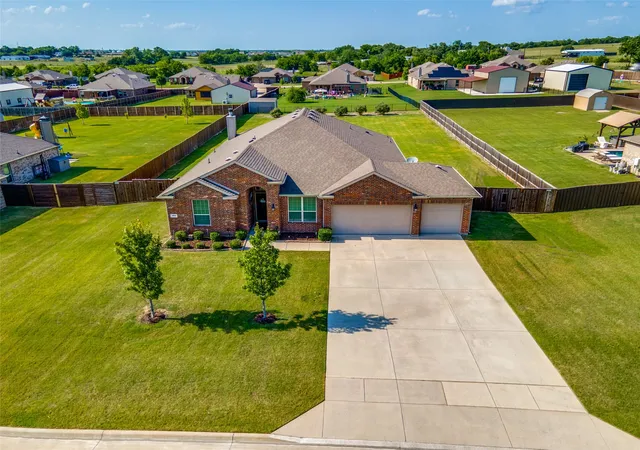 Photo 2 of Single family home for sale at 304 Amber Ln, Nevada, TX 75173 | MLS# 21295760 | Listing updated on 2026-09-21