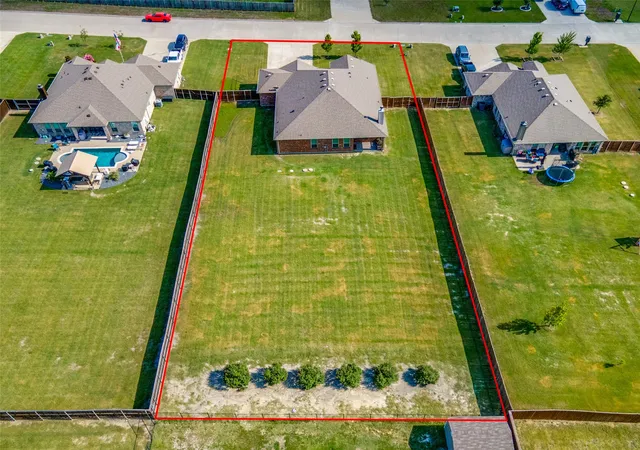 Photo 3 of Single family home for sale at 304 Amber Ln, Nevada, TX 75173 | MLS# 21295760 | Listing updated on 2026-09-21