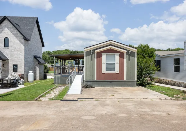 Photo 3 of Sale Pending at 6619 Dayla Ct, Granbury, TX 76049 | MLS# 21294866 | Listing updated on 2026-09-14