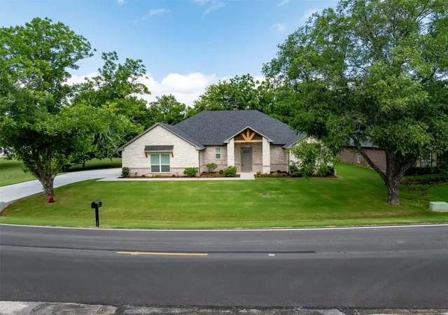 Photo 2 of Single family home for sale at 10301 Ravenswood Rd, Granbury, TX 76049 | MLS# 21285138 | Listing updated on 2026-09-14