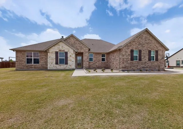 Photo 4 of Sale Pending at 2721 Burr Oak Rd, Terrell, TX 75161 | MLS# 21297272 | Listing updated on 2026-09-22