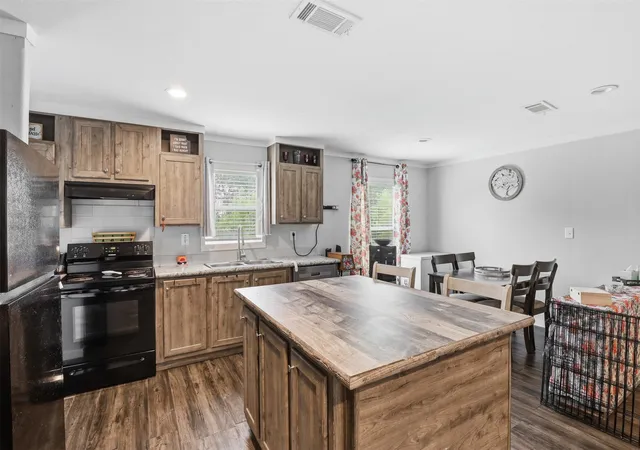 Photo 3 of Manufactured home for sale at 6026 Lake Granbury Trl, Granbury, TX 76048 | MLS# 21292610 | Listing updated on 2026-09-15