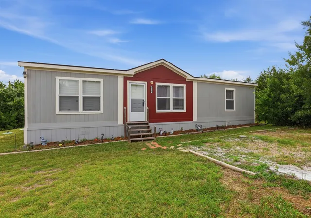 Photo 4 of Manufactured home for sale at 6026 Lake Granbury Trl, Granbury, TX 76048 | MLS# 21292610 | Listing updated on 2026-09-15