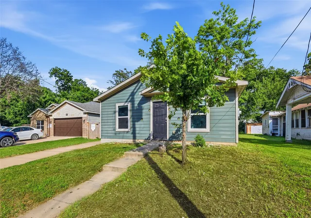 Photo 3 of Sale Pending at 2826 Marburg St, Dallas, TX 75215 | MLS# 21296589 | Listing updated on 2026-09-09