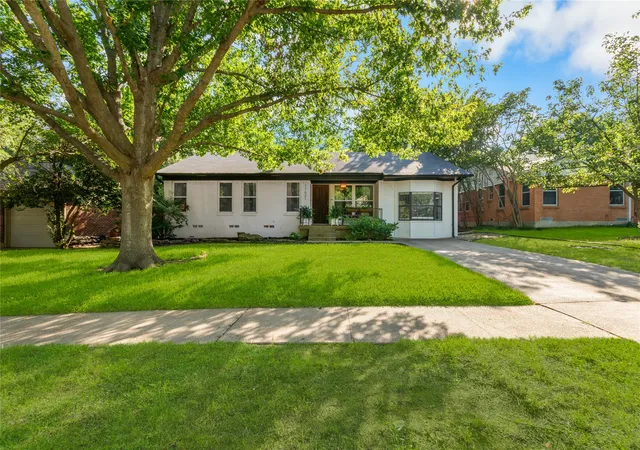 Photo 1 of Single family home for sale at 11621 Tuscany Wy, Dallas, TX 75218 | MLS# 21296065 | Listing updated on 2026-09-13