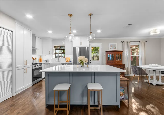 Photo 2 of Single family home for sale at 11621 Tuscany Wy, Dallas, TX 75218 | MLS# 21296065 | Listing updated on 2026-09-13