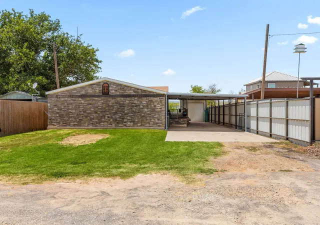 Photo 4 of Single family home for sale at 157 Willingham Loop, Seymour, TX 76380 | MLS# 21293111 | Listing updated on 2026-09-09