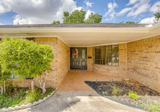 Photo 1 of Single family home for sale at 4424 Foxfire Wy, Fort Worth, TX 76133 | MLS# 21285711 | Listing updated on 2026-09-09