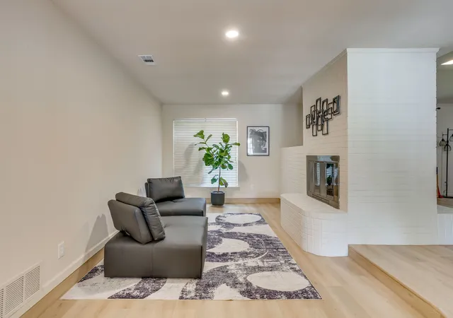 Photo 3 of Single family home for sale at 4424 Foxfire Wy, Fort Worth, TX 76133 | MLS# 21285711 | Listing updated on 2026-09-09