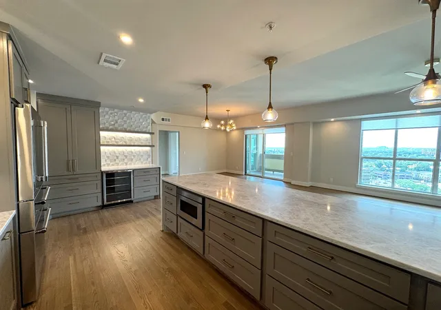 Listing Photo 5 - Condo for sale in The Mayfair located at 3401 Lee Pkwy, Dallas, TX 75219 - Unit #1906