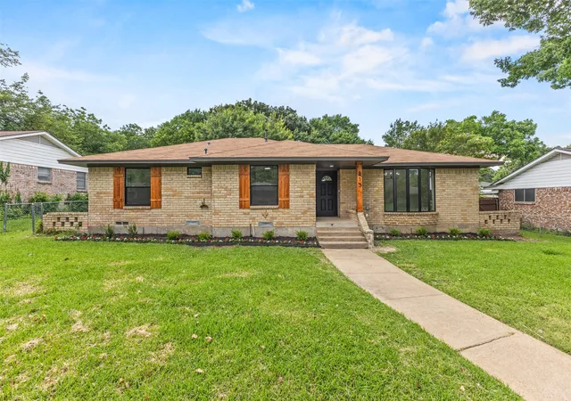 Photo 1 of Sale Pending at 813 Misty Glen Dr, De Soto, TX 75115 | MLS# 21298078 | Listing updated on 2026-09-09