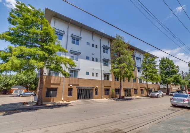 Photo 3 of Condo for sale at 3025 Bryan St #3E, Dallas, TX 75204 | MLS# 21297373 | Listing updated on 2026-10-06
