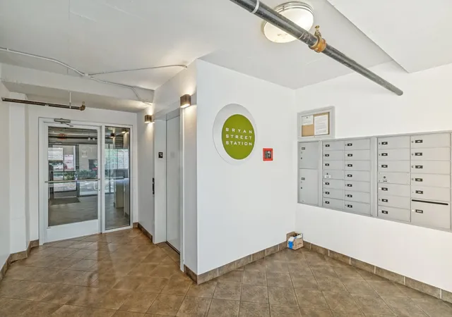 Listing Photo 5 - Condo for sale in building located at 3025 Bryan St, Dallas, TX 75204 - Unit #3E