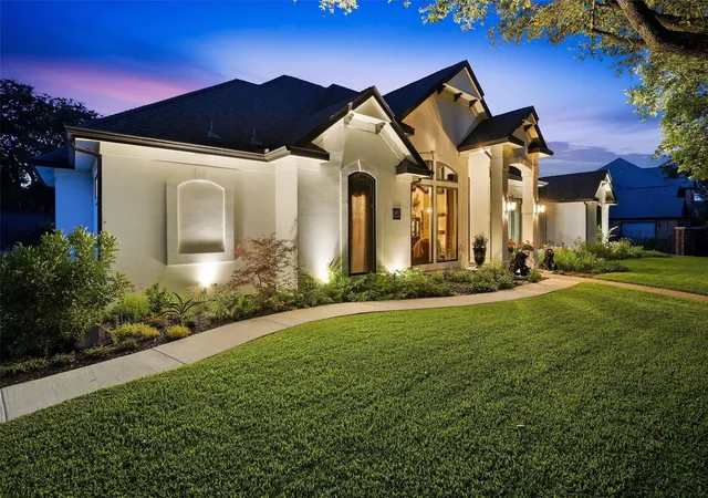 Photo 4 of Single family home for sale at 107 Nob Hill Ln, Red Oak, TX 75154 | MLS# 21293477 | Listing updated on 2026-10-02