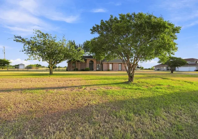 Photo 4 of Sale Pending at 431 Mcalpin Rd, Midlothian, TX 76065 | MLS# 21296310 | Listing updated on 2026-09-28